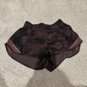 lululemon hotty hot shorts size 4